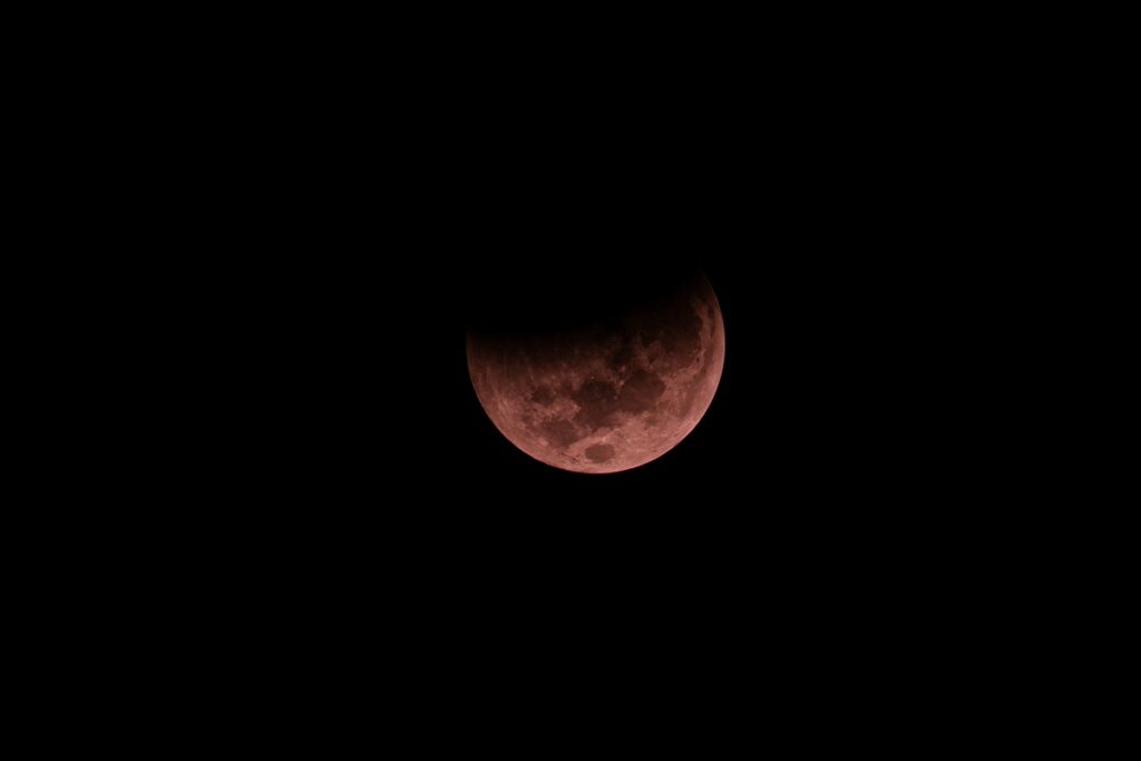 eclipse-da-lua-de-sangue:-veja-horarios-para-ver-o-fenomeno-no-brasil