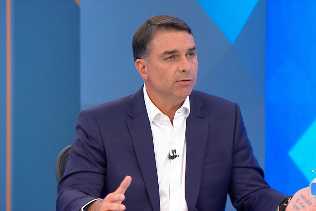 flavio-diz-que-nao-ha-nada-de-errado-no-patrocinio-de-vorcaro-em-dark-horse