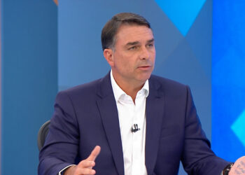 flavio-diz-que-nao-ha-nada-de-errado-no-patrocinio-de-vorcaro-em-dark-horse