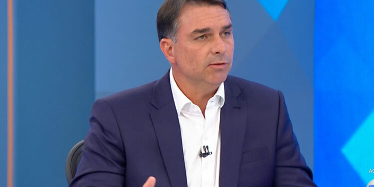 flavio-diz-que-nao-ha-nada-de-errado-no-patrocinio-de-vorcaro-em-dark-horse
