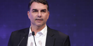 flavio-bolsonaro-diz-que-nao-vai-permitir-intervencao-dos-eua-no-brasil