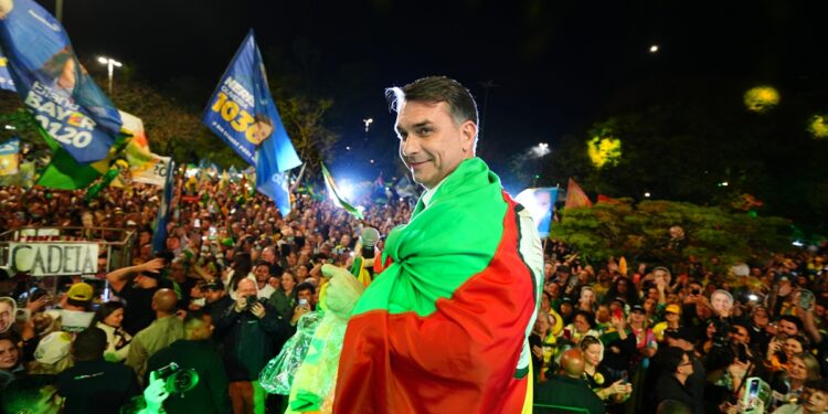 flavio-cobra-posicionamento-de-lula-sobre-moraes:-“tem-o-rabo-preso”