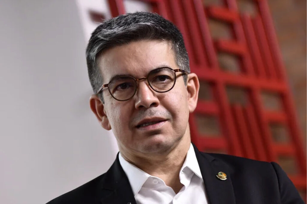 randolfe-admite-que-6×1-nao-sera-votada-antes-do-1o-turno-e-culpa-flavio