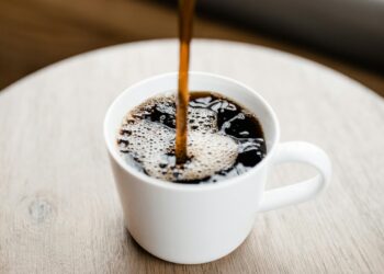 consumo-excessivo-de-cafe-pode-enfraquecer-os-ossos-em-mulheres-idosas