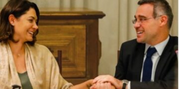 em-meio-a-crise-no-stf,-michelle-posta-mensagem-de-apoio-para-mendonca