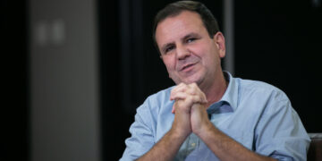 paes-critica-faixa-“fora-moraes”-e-diz-que-crise-virou-“panfleto-eleitoral”