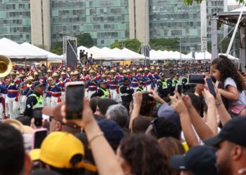 stf-na-mira-e-fim-da-6×1:-como-foram-os-atos-paralelos-de-7-de-setembro