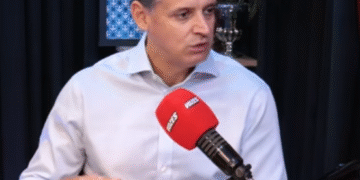 df-tem-65%-de-alfabetizacao-na-idade-certa-e-mira-100%