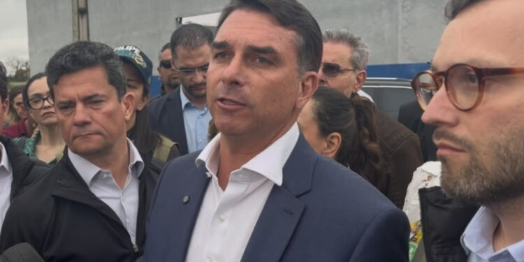 “fala,-irmaozao”:-veja-trocas-de-mensagens-entre-flavio-bolsonaro-e-vorcaro