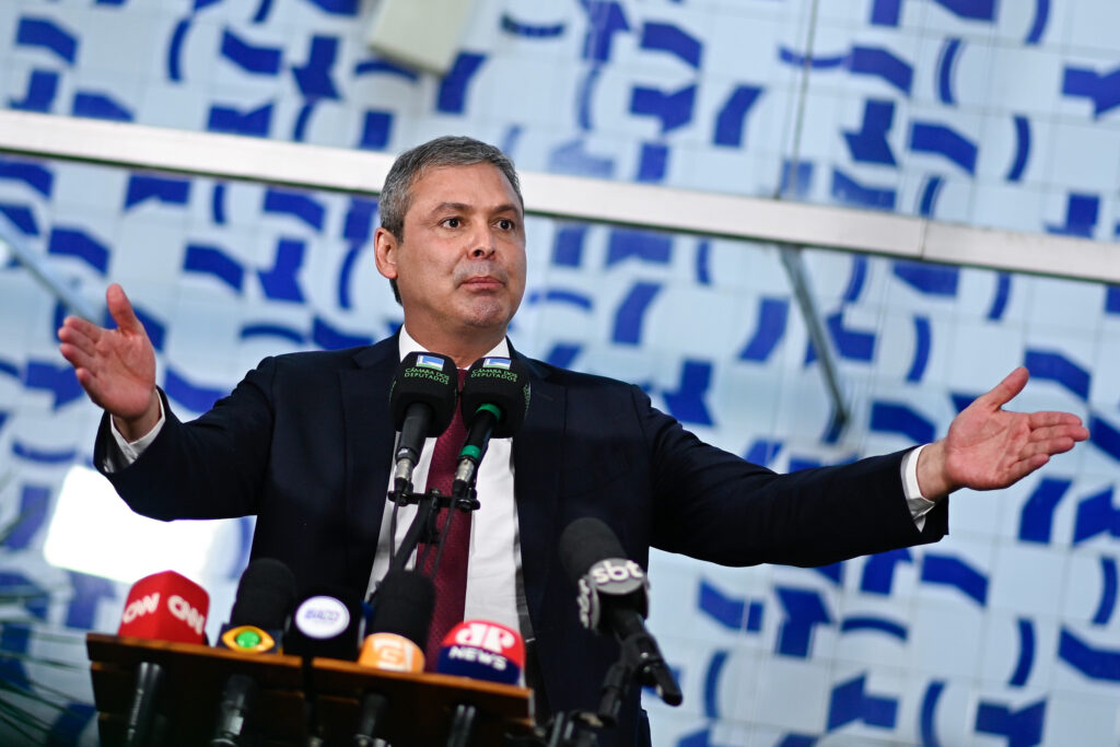 lindbergh-aciona-stf-por-suposta-verba-estrangeira-na-campanha-de-flavio