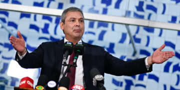 lindbergh-aciona-stf-por-suposta-verba-estrangeira-na-campanha-de-flavio