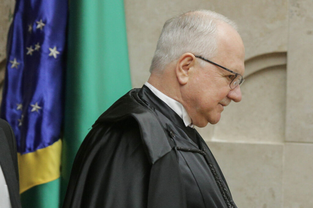 ex-ministros,-economistas-e-empresarios-assinam-carta-em-apoio-a-fachin