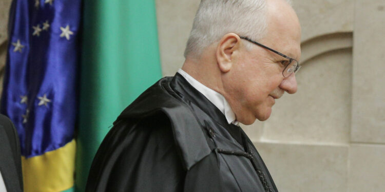 ex-ministros,-economistas-e-empresarios-assinam-carta-em-apoio-a-fachin