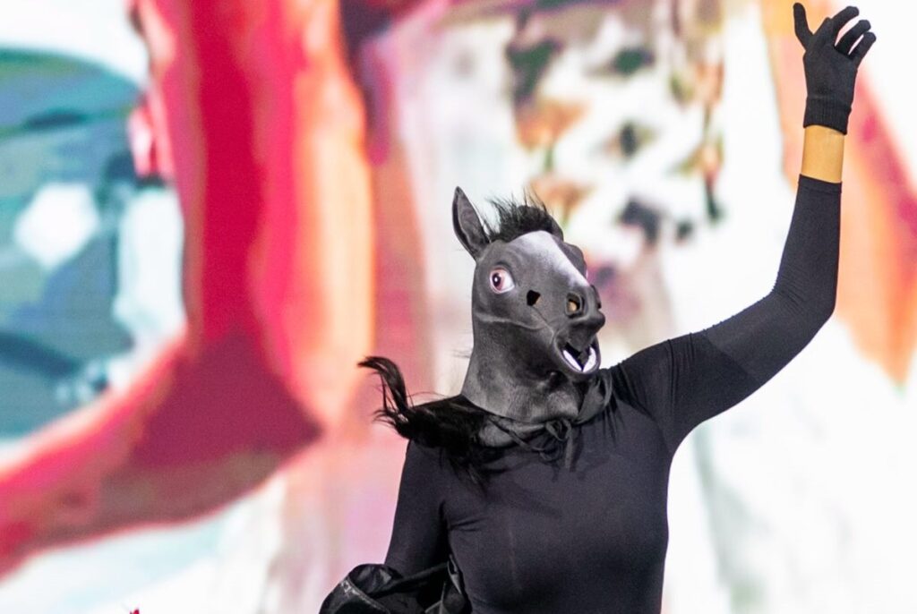 video:-daniela-mercury-faz-provocacao-ao-filme-dark-horse-no-rock-in-rio