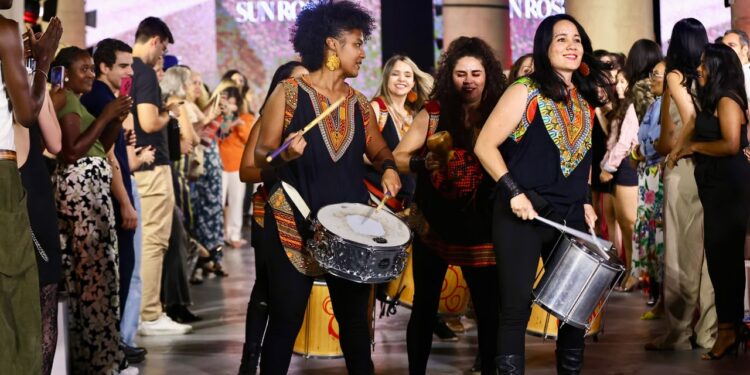 metropoles-catwalk-une-moda,-musica-e-saberes-ancestrais-na-3a-noite;-veja