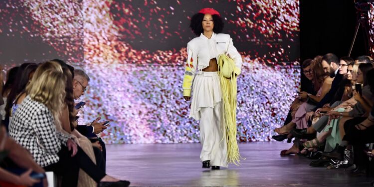 metropoles-catwalk-encerra-3a-edicao-com-negra-li-na-passarela