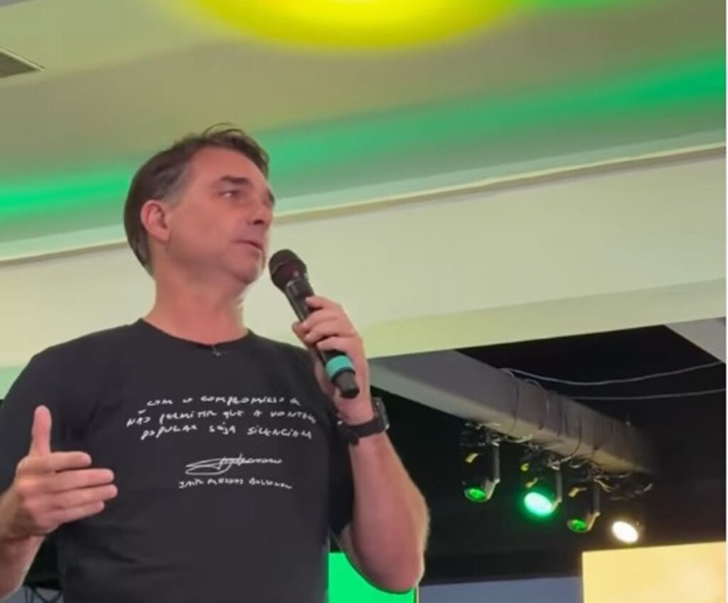 “perdeu-a-nocao”,-diz-flavio-bolsonaro-ao-rebater-fala-de-lula-sobre-agro