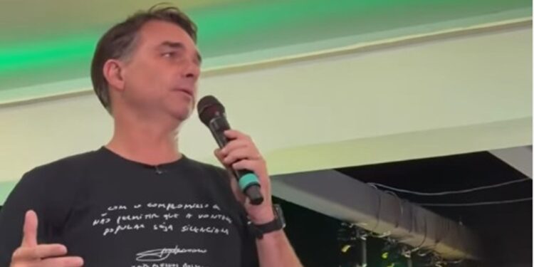 “perdeu-a-nocao”,-diz-flavio-bolsonaro-ao-rebater-fala-de-lula-sobre-agro