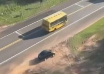 carro-com-mais-de-200-kg-de-maconha-e-perseguido-e-perde-o-controle