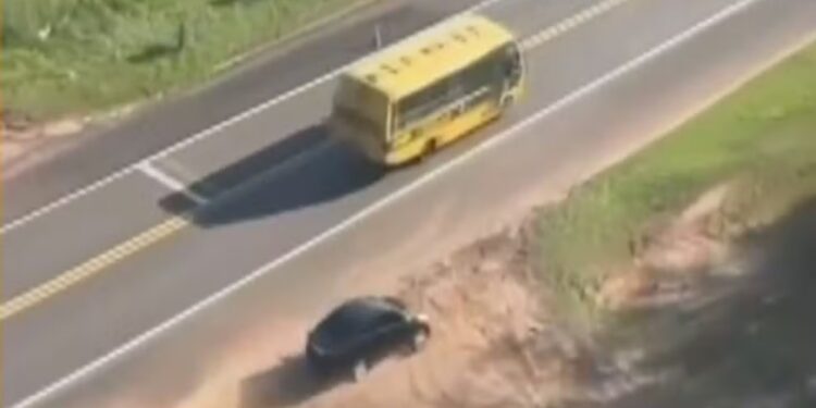 carro-com-mais-de-200-kg-de-maconha-e-perseguido-e-perde-o-controle
