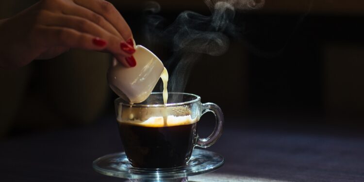cheiro-de-cafe-fresco-e-associado-a-melhora-momentanea-do-humor