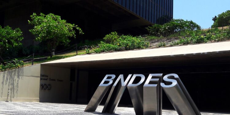 bndes-recebe-r$-12-bilhoes-em-pedidos-de-credito-do-brasil-soberano