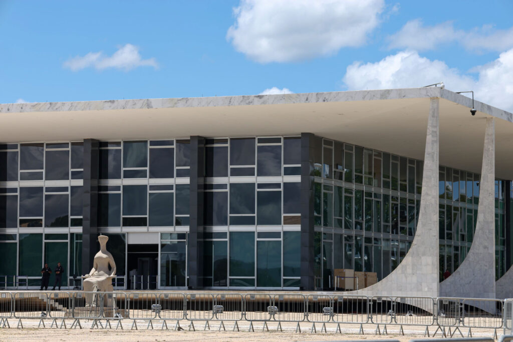 datafolha:-avaliacao-negativa-de-ministros-do-stf-bate-recorde-com-47%