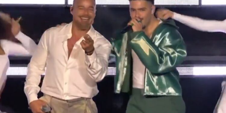 pedro-sampaio-e-ricky-martin-se-apresentam-na-nfl.-veja-repercussao-na-web
