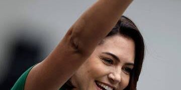 com-apelo-emocionado,-ex-primeira-dama-reforca-palanque-politico-e-cobra-anistia-ampla