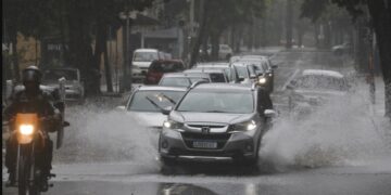 rio-tem-alerta-severo-para-rajadas-de-vento,-pancadas-de-chuva-e-raios