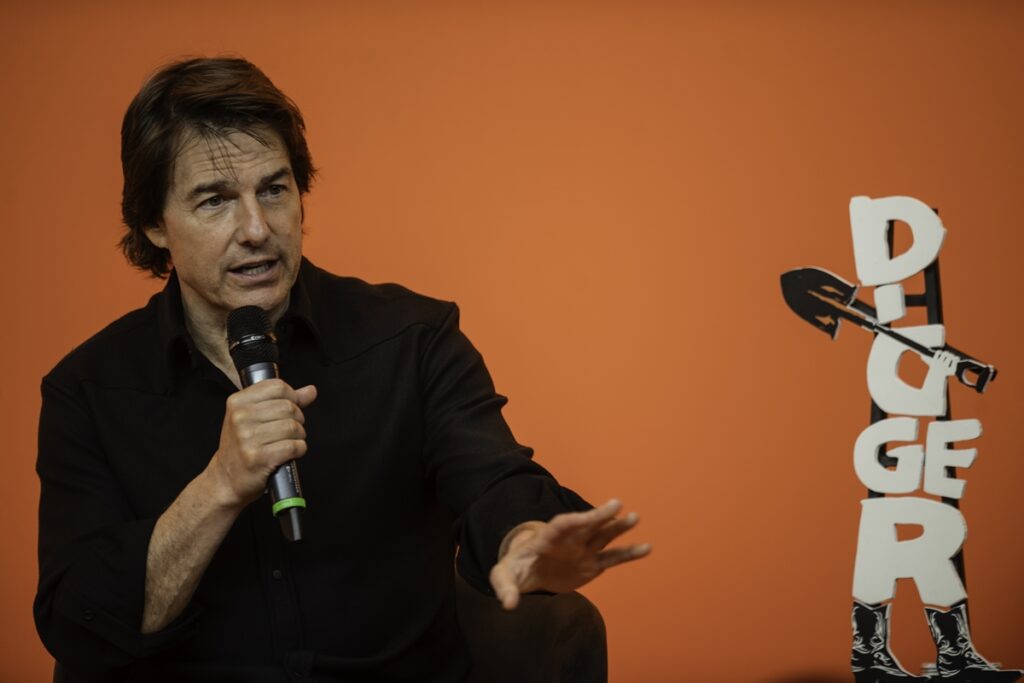 tom-cruise-celebra-atuacao-em-digger-e-mira-oscar:-“nunca-vi-nada-parecido”