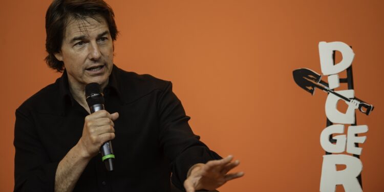 tom-cruise-celebra-atuacao-em-digger-e-mira-oscar:-“nunca-vi-nada-parecido”