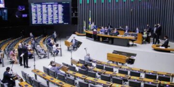 camara-abre-concurso-com-66-vagas-imediatas-e-salarios-acima-de-r$-32-mil