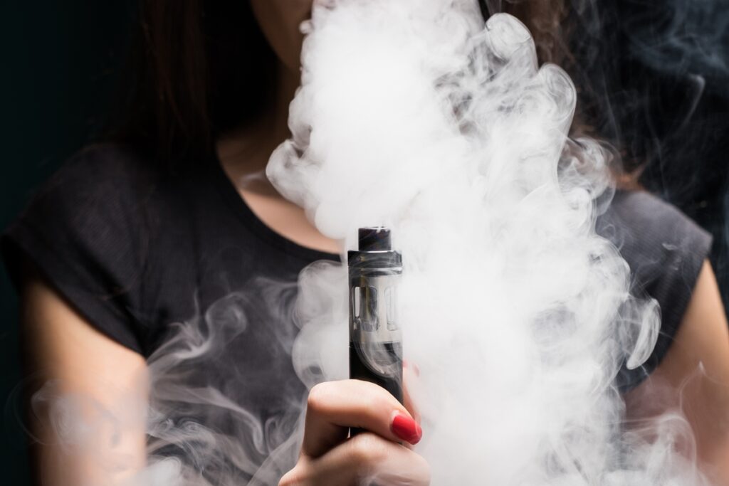 vape-pode-causar-mais-prejuizo-pulmonar-que-cigarro-comum,-diz-estudo