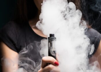 vape-pode-causar-mais-prejuizo-pulmonar-que-cigarro-comum,-diz-estudo