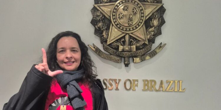 pintora-brasileira-dirigiu-9-horas-e-foi-uma-das-primeiras-a-votar-em-2026