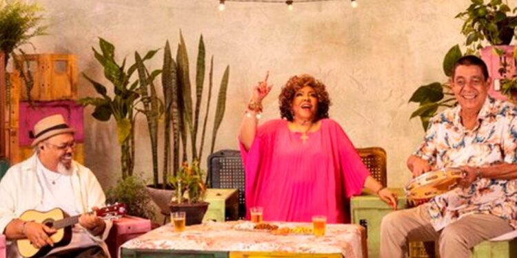 alcione,-zeca-e-jorge-aragao-celebram-encontro-no-palco:-“somos-familia”