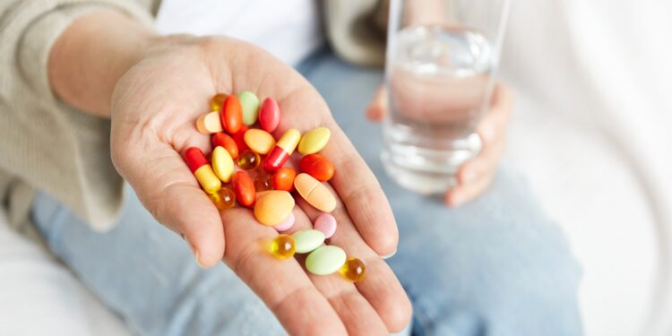 tomar-antibiotico-alem-do-tempo-recomendado-e-arriscado-e-afeta-microbiota