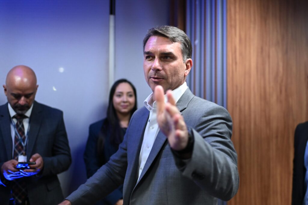 flavio-diz-que-fim-da-reeleicao-vale-para-ele,-mas-congresso-define-mandato