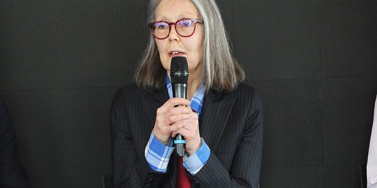 escritora-canadense-anne-carson-vence-o-premio-nobel-de-literatura-de-2026