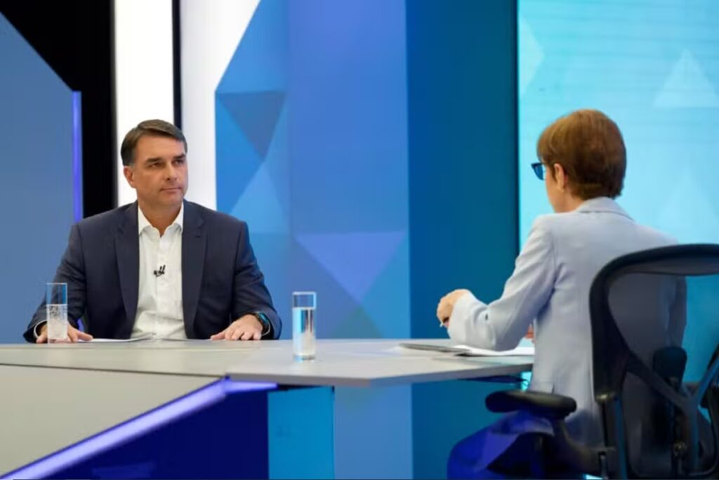“panelaco”-e-registrado-em-dezenas-de-cidades-durante-sabatina-de-flavio