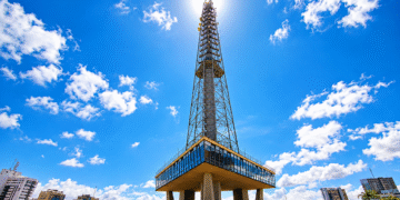 torre-de-tv-de-brasilia:-historia,-arquitetura-e-atracoes-turisticas
