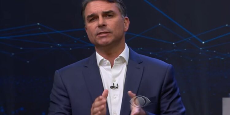 flavio-diz-que-brasil-esta-subordinado-a-“organizacoes-terroristas”