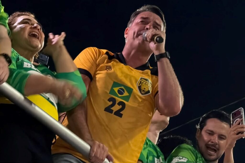 “lula-esta-cagando-para-amazonia”,-diz-flavio-ao-ser-cobrado-sobre-fumaca