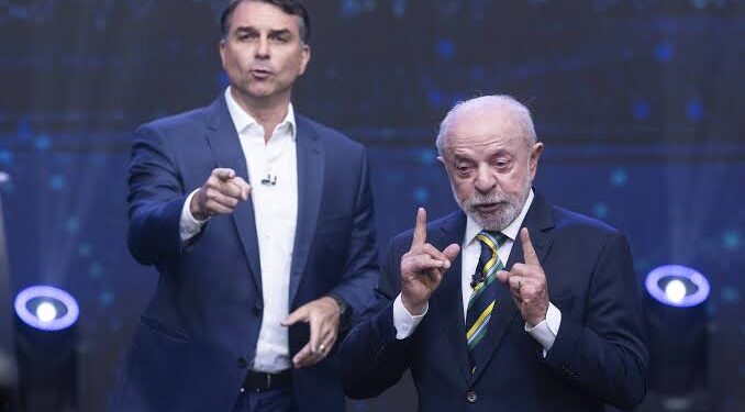 flavio-bolsonaro-domina-primeiro-debate-do-2o-turno-na-band-e-coloca-lula-na-defensiva