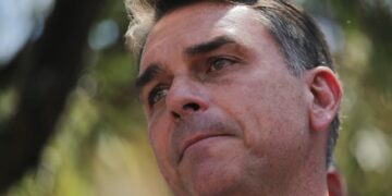 plenario-do-tse-mantem-remocao-de-post-que-associa-flavio-a-“rachadinha”