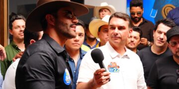 gusttavo-lima-pede-a-flavio-para-manter-acoes-sociais:-“proximo-presidente”