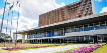 dia-do-servidor:-gdf-oficializa-transferencia-do-ponto-facultativo-para-30-de-outubro