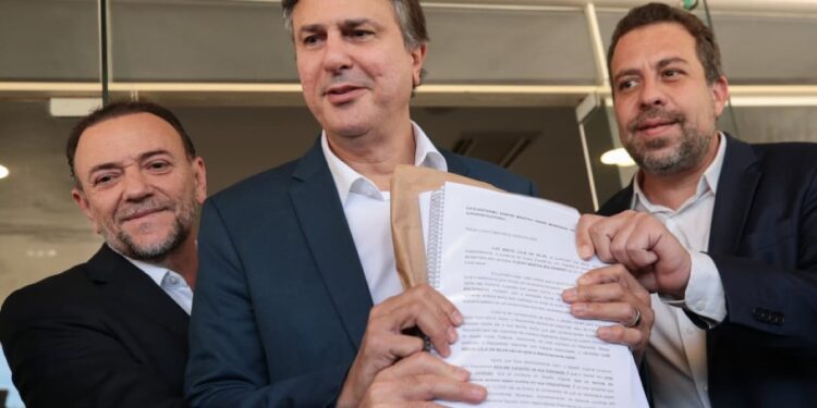 campanha-de-lula-entrega-documentos-e-pede-tse-como-“arbitro”-de-sigilos