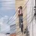 crianca-fica-presa-em-fiacao-apos-cair-do-2o-andar-de-predio-em-alagoas